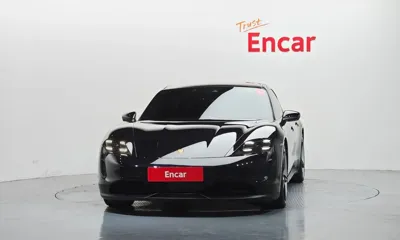 Porsche Taycan 2022, 67197 км, за 651459.63 USD