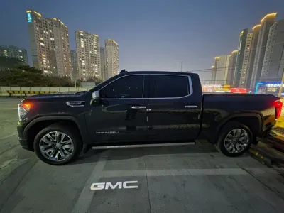 GMC Sierra 2023, 23000 км, за 41954.42 USD