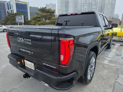 GMC Sierra 2023, 23000 км, за 41954.42 USD