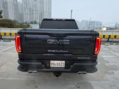 GMC Sierra 2023, 23000 км, за 41954.42 USD