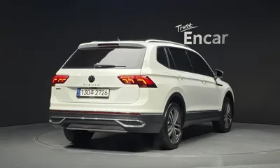 Volkswagen Tiguan 2023, 32181 км, за 19491.24 USD