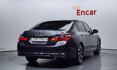 Honda Accord 2017, 66379 км, за 8473.46 USD