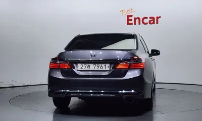 Honda Accord 2017, 66379 км, за 8473.46 USD