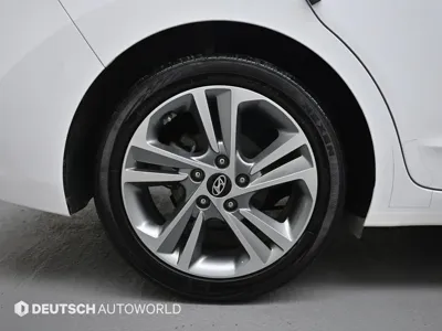 Hyundai Avante 2018, 65012 км, за 8205.33 USD