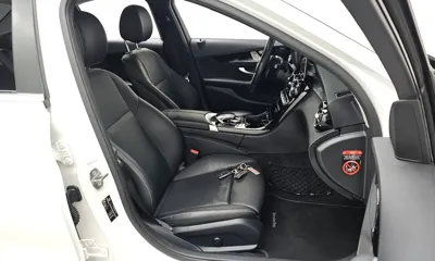 Mercedes-Benz C-Class 2019, 60109 км, за 15165.55 USD - фото 12