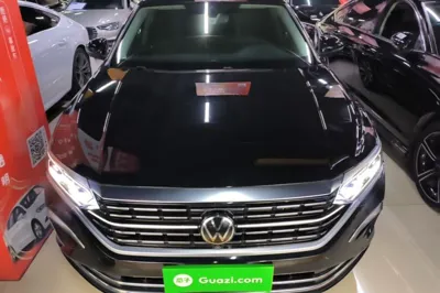 Volkswagen Passat 2023, 63900 км, за 19853 USD