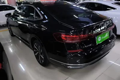 Volkswagen Passat 2023, 63900 км, за 19853 USD