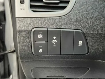 Hyundai Avante 2016, 125007 км, за 3347.77 USD - фото 17