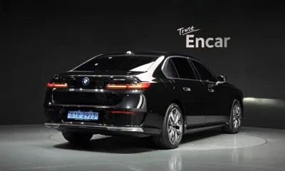 BMW i7 2023, 33590 км, за 78079.41 USD