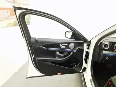 Mercedes-Benz E-Class 2018, 73900 км, за 17577.84 USD - фото 8