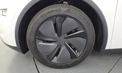 Tesla Model Y 2025, 3639 км, за 40716.63 USD