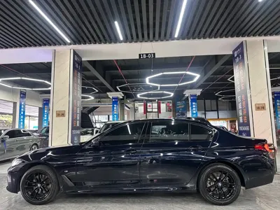 BMW 5 Series 2022, 59000 км, за 29174.32 USD