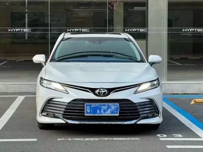 Toyota Camry · 2023 год
