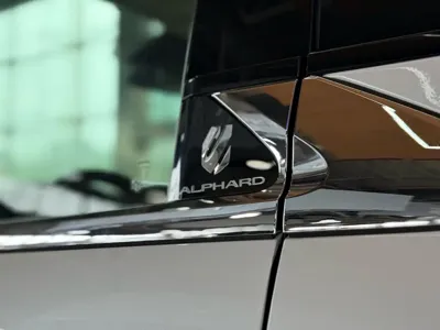 Toyota Alphard 2024, 33000 км, за 127719.71 USD - фото 7