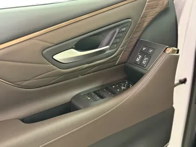 Toyota Alphard 2024, 33000 км, за 127719.71 USD - фото 8