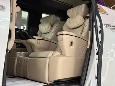Toyota Alphard 2024, 33000 км, за 127719.71 USD - фото 13