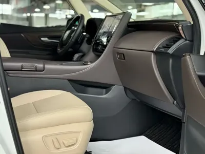Toyota Alphard 2024, 33000 км, за 127719.71 USD - фото 20