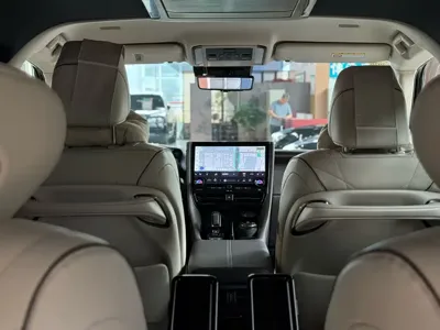 Toyota Alphard 2024, 33000 км, за 127719.71 USD - фото 24