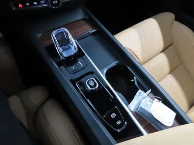 Volvo V60 2026, 1802 км, за 34373.37 USD - фото 9