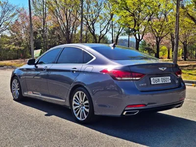 Hyundai Genesis 2016, 209965 км, за 4398.06 USD