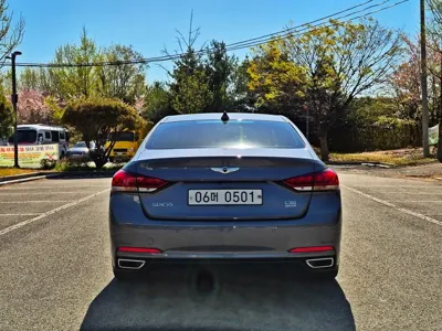 Hyundai Genesis 2016, 209965 км, за 4398.06 USD