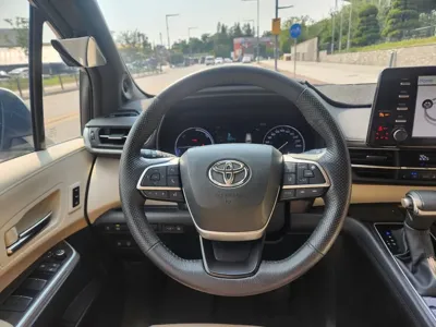 Toyota Sienna 2024, 70806 км, за 31861.47 USD - фото 9