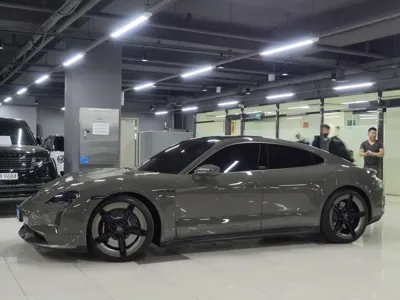 Porsche Taycan 2025, 3900 км, за 161951.46 USD