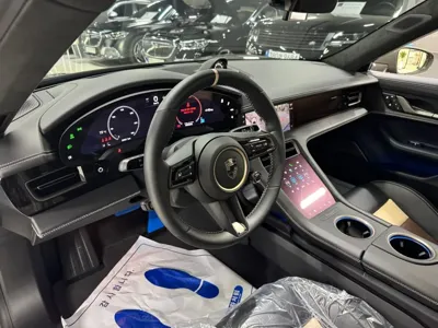 Porsche Taycan 2025, 3900 км, за 161951.46 USD