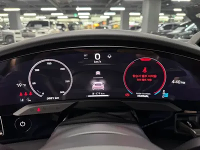 Porsche Taycan 2025, 3900 км, за 161951.46 USD