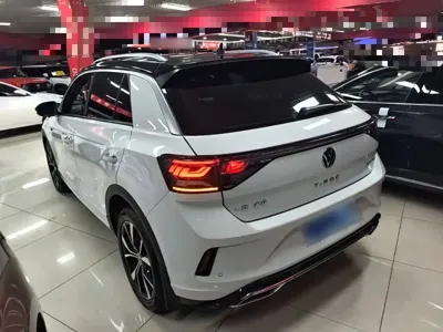 Volkswagen T-Roc 2024, 39300 км, за 13581.26 USD