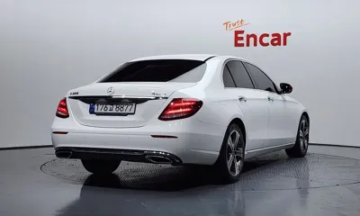 Mercedes-Benz E-Class 2018, 102898 км, за 16121.57 USD
