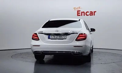 Mercedes-Benz E-Class 2018, 102898 км, за 16121.57 USD