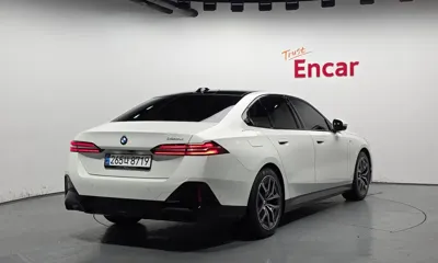 BMW 5-Series 2025, 6638 км, за 48562.93 USD