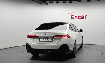 BMW 5-Series 2025, 6638 км, за 48562.93 USD