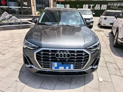 Audi Q3 2022, 12000 км, за 26014.8 USD