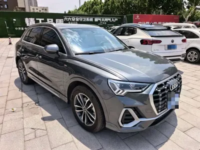 Audi Q3 2022, 12000 км, за 26014.8 USD