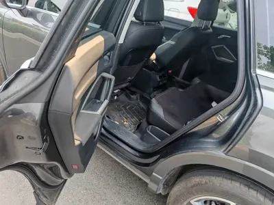 Audi Q3 2022, 12000 км, за 26014.8 USD