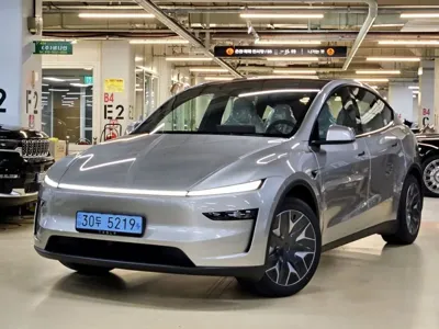 Tesla Model Y · 2026 год