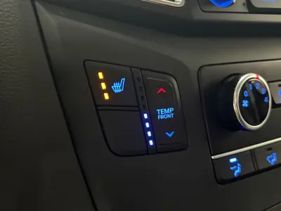Hyundai Starex 2017, 87588 км, за 8196.73 USD - фото 13