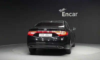 Hyundai Grandeur 2014, 182205 км, за 2214.98 USD