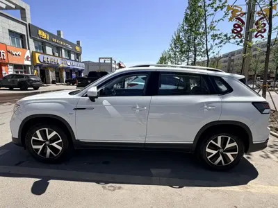 Volkswagen Tayron 2023, 66000 км, за 22041.95 USD