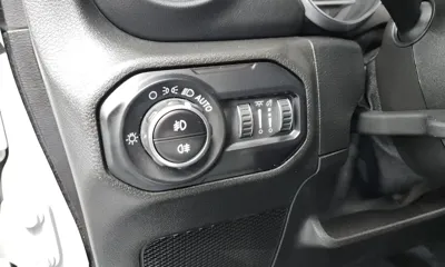 Jeep Wrangler 2021, 101652 км, за 21678.66 USD - фото 27
