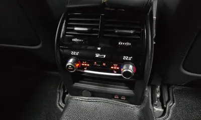 BMW 5-Series 2023, 22176 км, за 38597.87 USD - фото 29