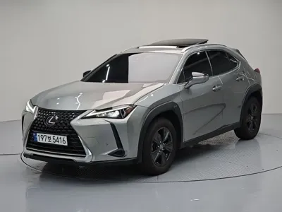 Lexus UX · 2024 год