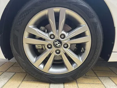 Hyundai Avante 2017, 104520 км, за 6498.62 USD