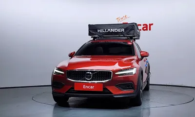 Volvo V60 2021, 127871 км, за 16913.88 USD