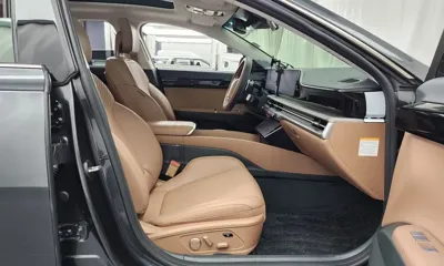 Hyundai Grandeur 2023, 59990 км, за 24288.59 USD - фото 11
