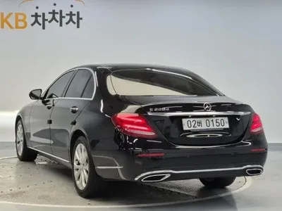 Mercedes-Benz E-Class 2017, 92362 км, за 13841.05 USD