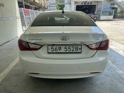Hyundai Sonata 2014, 273195 км, за 2279.09 USD