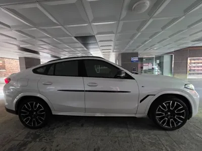 BMW X6 2024, 11000 км, за 65833.01 USD